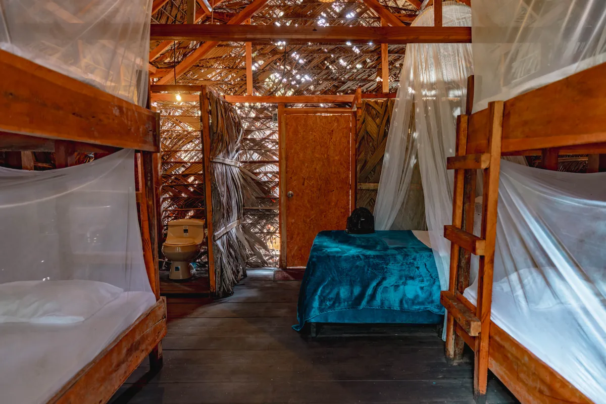 Cama doble y literas del Glamping Clan y Manada