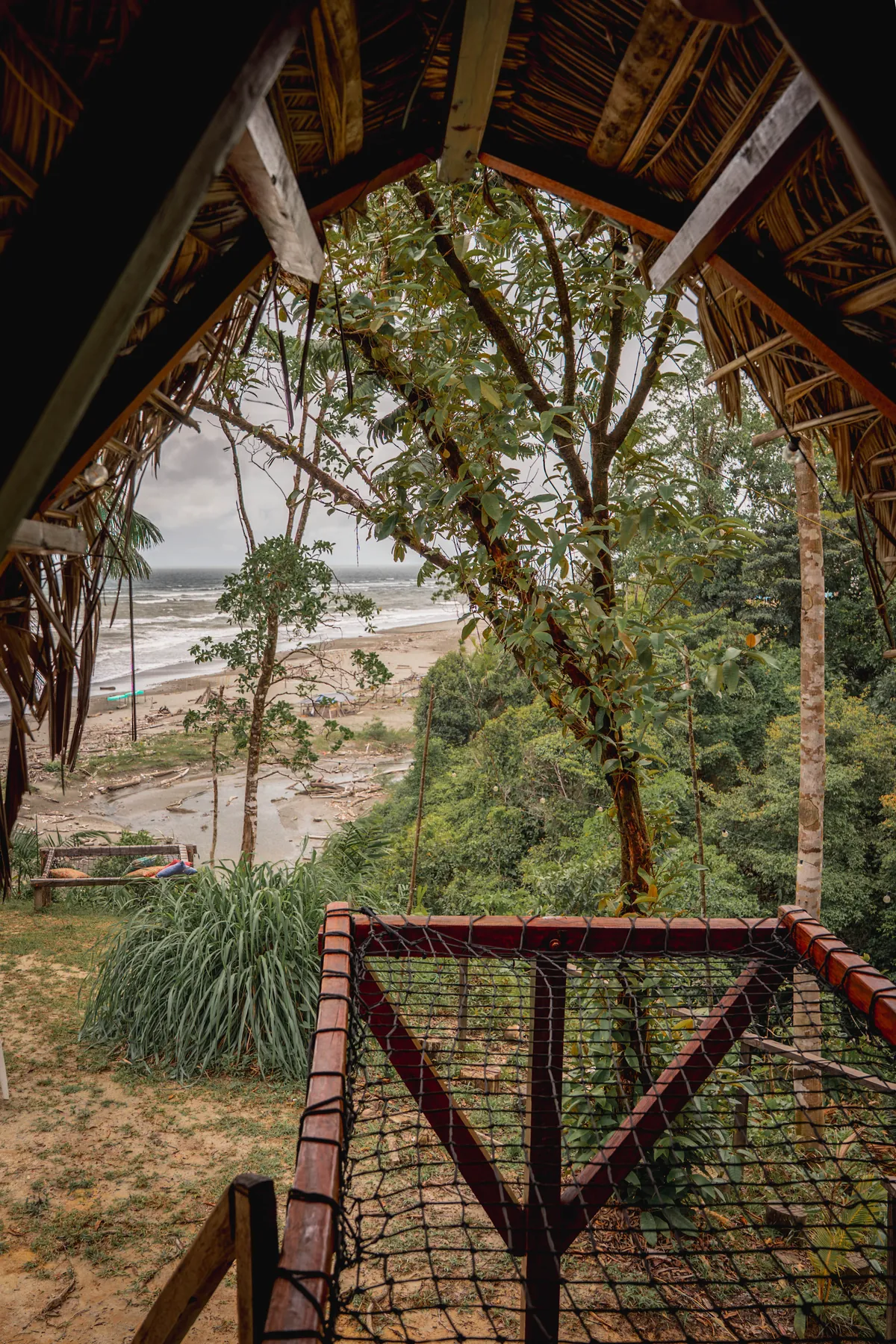 Vista al mar y la selva desde el balcón del Mini Nativo