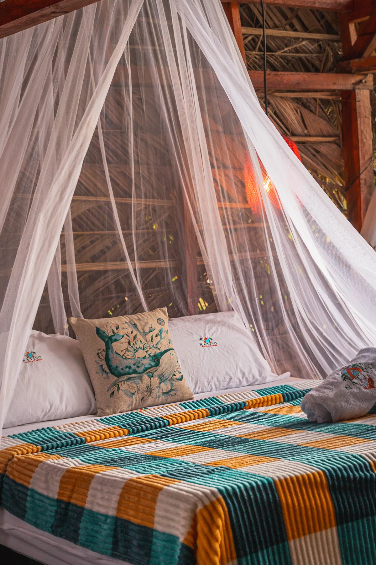 Cama del Bungalow Premium con cojín bordado de ballena