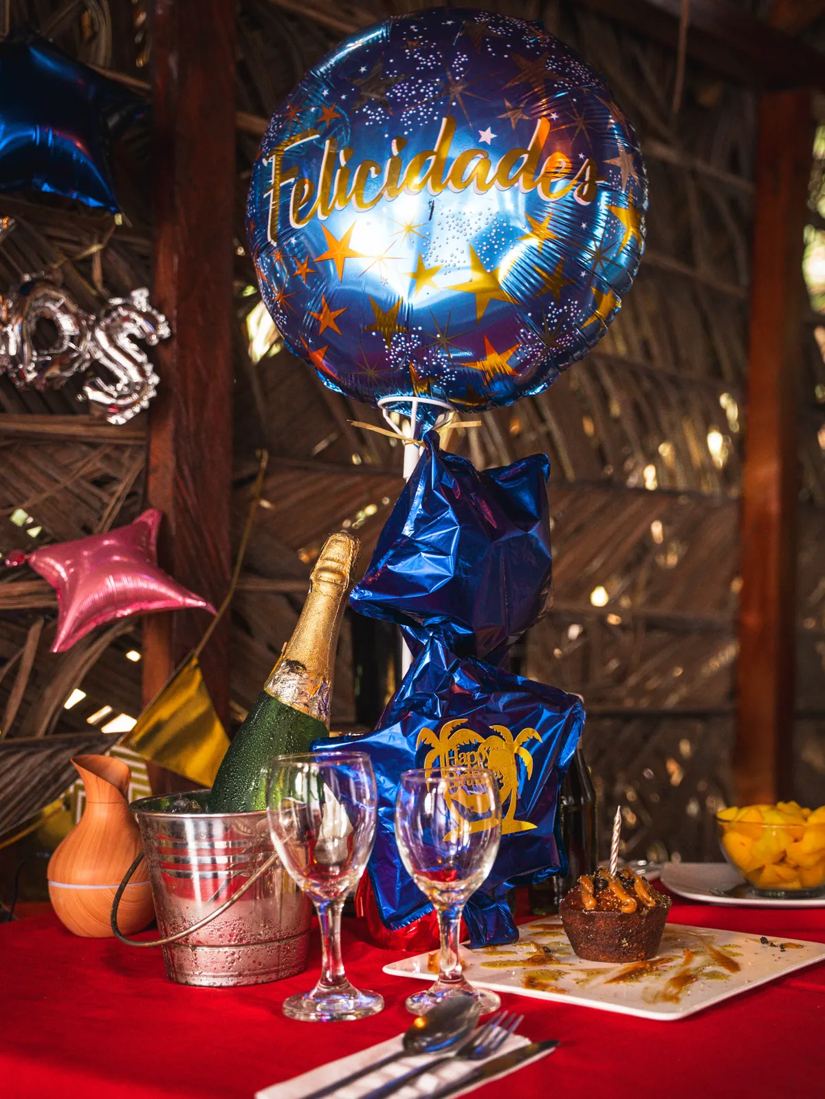 Montaje de celebración con champaña en el Bungalow Premium